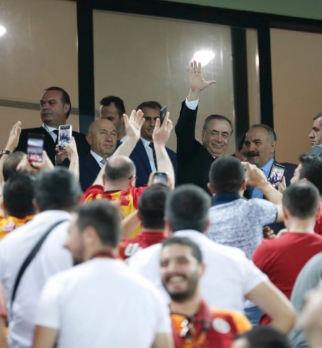 Galatasaray, TFF Süper Kupa mücadelesinde Ankara Eryaman Stadyumu’nda Akhisarspor ile karşı karşıya geldi. Sahadan 1-0’lık zafer ile ayrılan takımımız eskiden Cumhurbaşkanlığı Kupası adıyla oynanan TFF Süper Kupa’yı 16. kez müzesine götürdü.