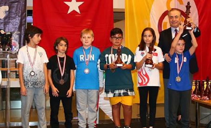 Galatasaray Spor Kulübü HDI Sigorta 10 Kasım Atatürk’ü Anma Satranç Turnuvası ödülleri sahiplerini buldu
