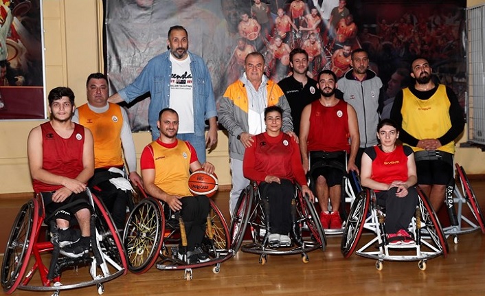 Fatih Terim'den Tekerlekli Sandalye Basketbol Takımımıza ziyaret