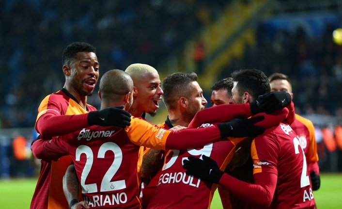 Galatasaray'a 45 bin taraftar desteği; Tıka basa...