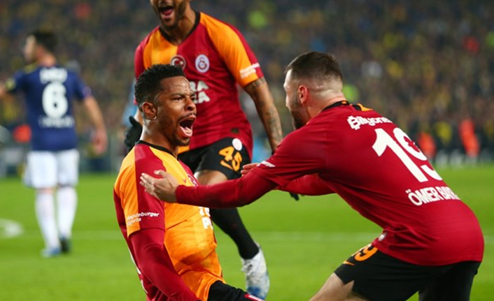 Galatasaray, "Böyle bir şey olabilir mi ya?" tişörtü bastırıyor