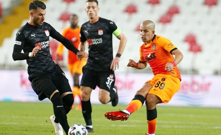 Feghouli kafayı Sneijder'in istatistiğine taktı