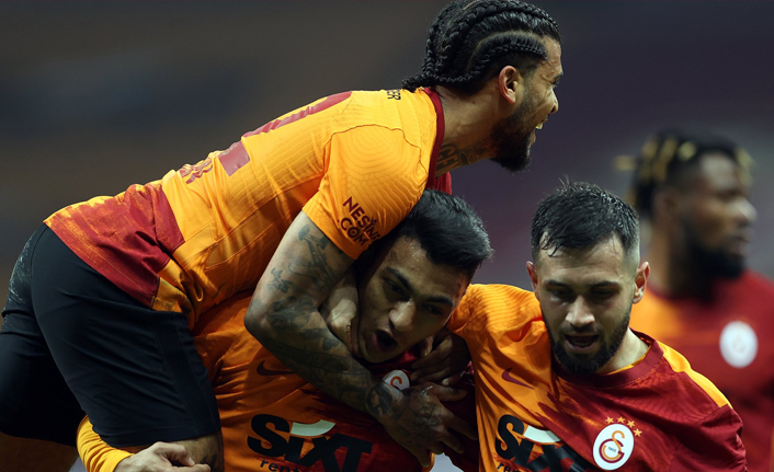 Galatasaray vitesi 8'e taktı! Mostafa Mohamed Şov!