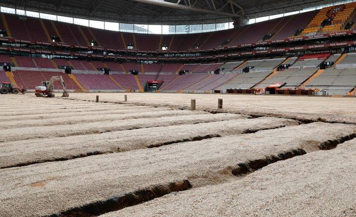 TT Arena Ali Sami Yen Stadı’nda çim yenileme çalışmaları sürüyor