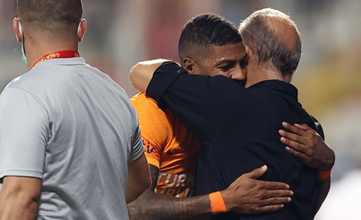 Galatasaray'da Aanholt'un bileti kesildi iddiası