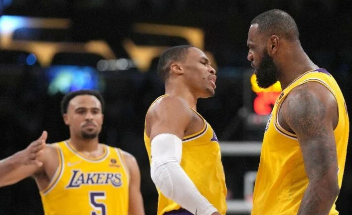 LeBron James coştu, LA Lakers kazandı