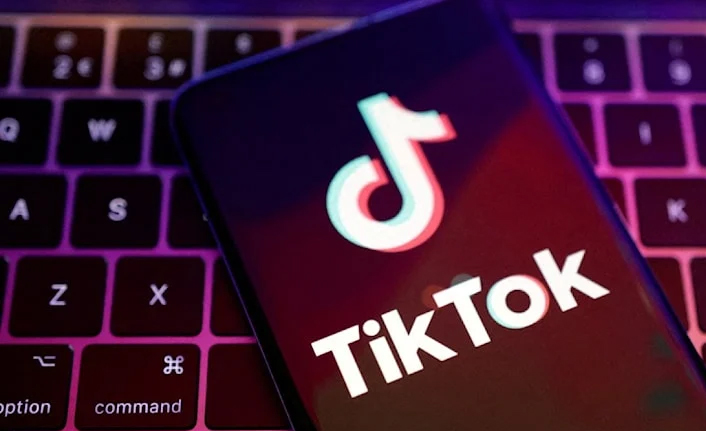 Apple ve Google’dan TikTok’u yasaklamalarını istedi