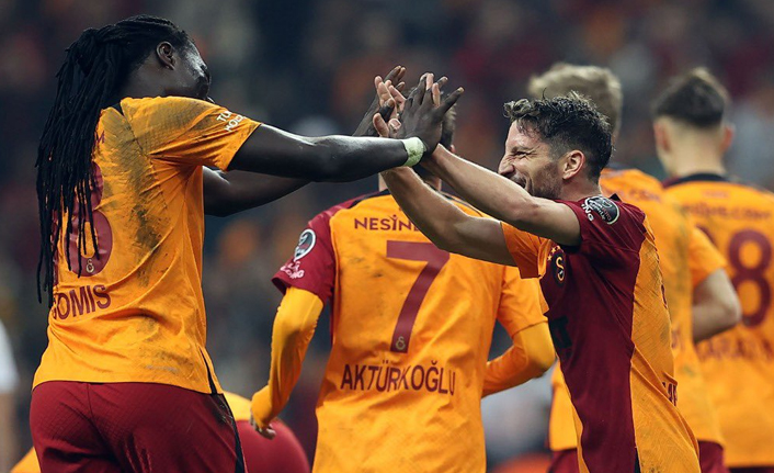Galatasaray ve Mertens: 1 yıl daha