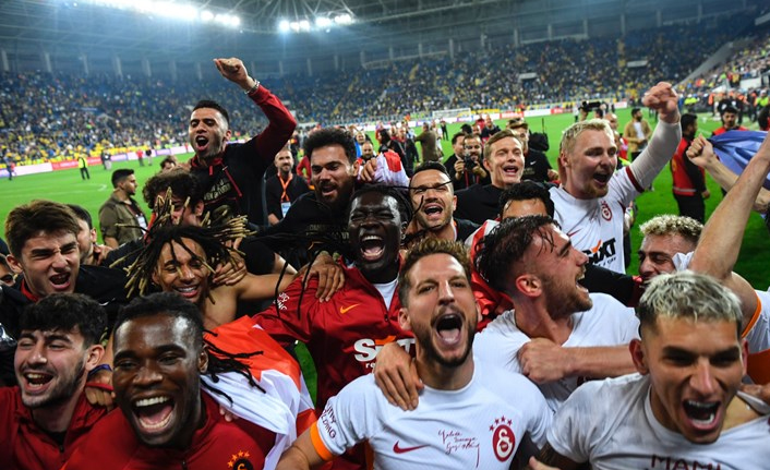 CUMHURİYETİN YÜZÜ, TÜRKİYE'NİN EN BÜYÜĞÜ, ŞAMPİYON GALATASARAY!