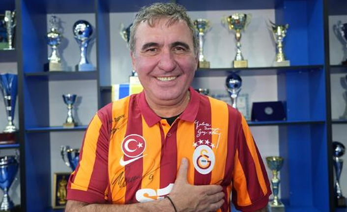 Gheorghe Hagi'den 100. yıl formasıyla paylaşım
