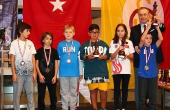 Galatasaray Spor Kulübü HDI Sigorta 10 Kasım Atatürk’ü Anma Satranç Turnuvası ödülleri sahiplerini buldu