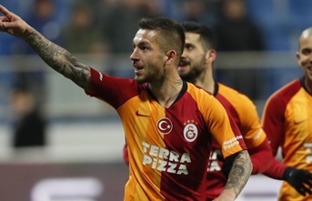 Galatasaray devlerle yarışıyor
