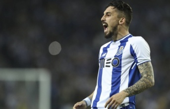 Alex Telles imza atacak!