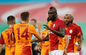 Galatasaray Avrupa'da 100 yapan ilk Türk takımı