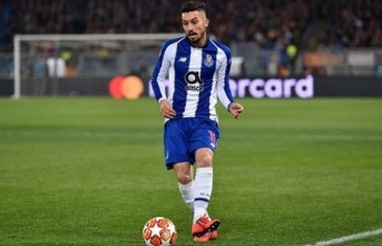 Alex Telles imzaladı!