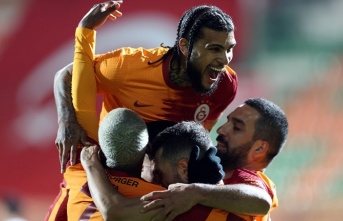 Galatasaray'da Yedlin 3 hafta yok