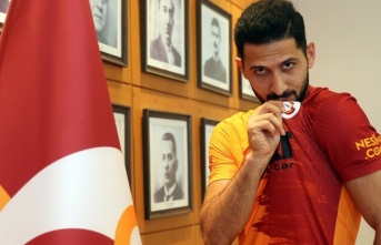 Galatasaray, Emre Akbaba ile sözleşme uzattı