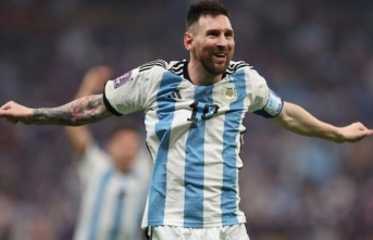 Lionel Messi, 1.5 yıl daha Paris'te