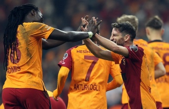 Galatasaray ve Mertens: 1 yıl daha