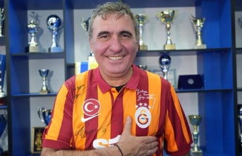Gheorghe Hagi'den 100. yıl formasıyla paylaşım